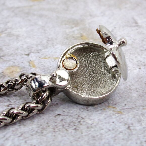 Turquoise round pendant necklace with small crystals on thick silver chain - Picture 9 of 12